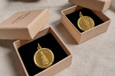 medallas de oro de 18k